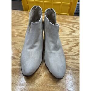 Chocolat Blu Audrey Ankle Booties Womens 7.5 Beige Suede Back Zip Block Heel S62